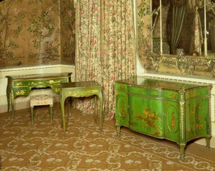 Muebles lacados en verde y oro en la cámara de estado en Nostell Priory, Yorkshire